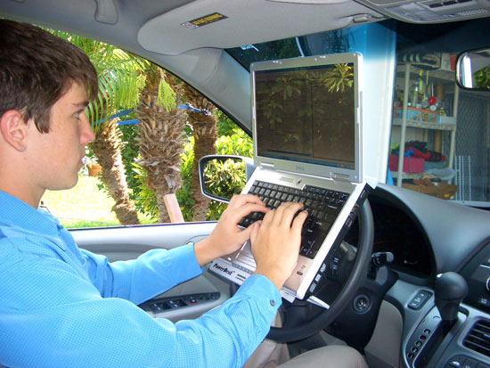 PowerDesk - Use your laptop in the car without hassle!
